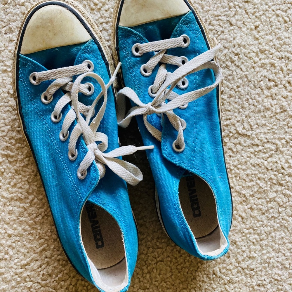 Blue low Top Converse Sneakers